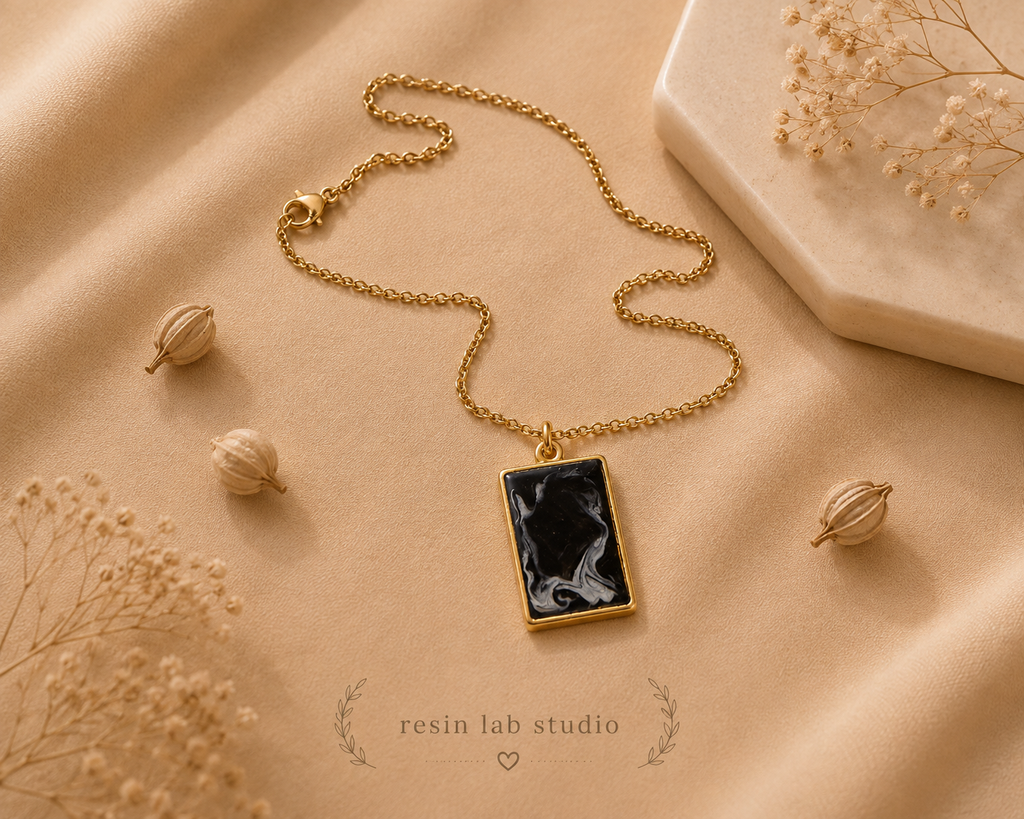 Pendentif Éclipse Noire – Édition Artisanale