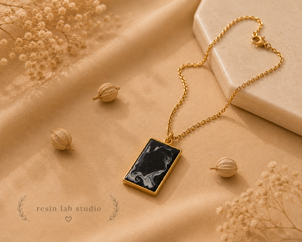 Pendentif Éclipse Noire – Édition Artisanale