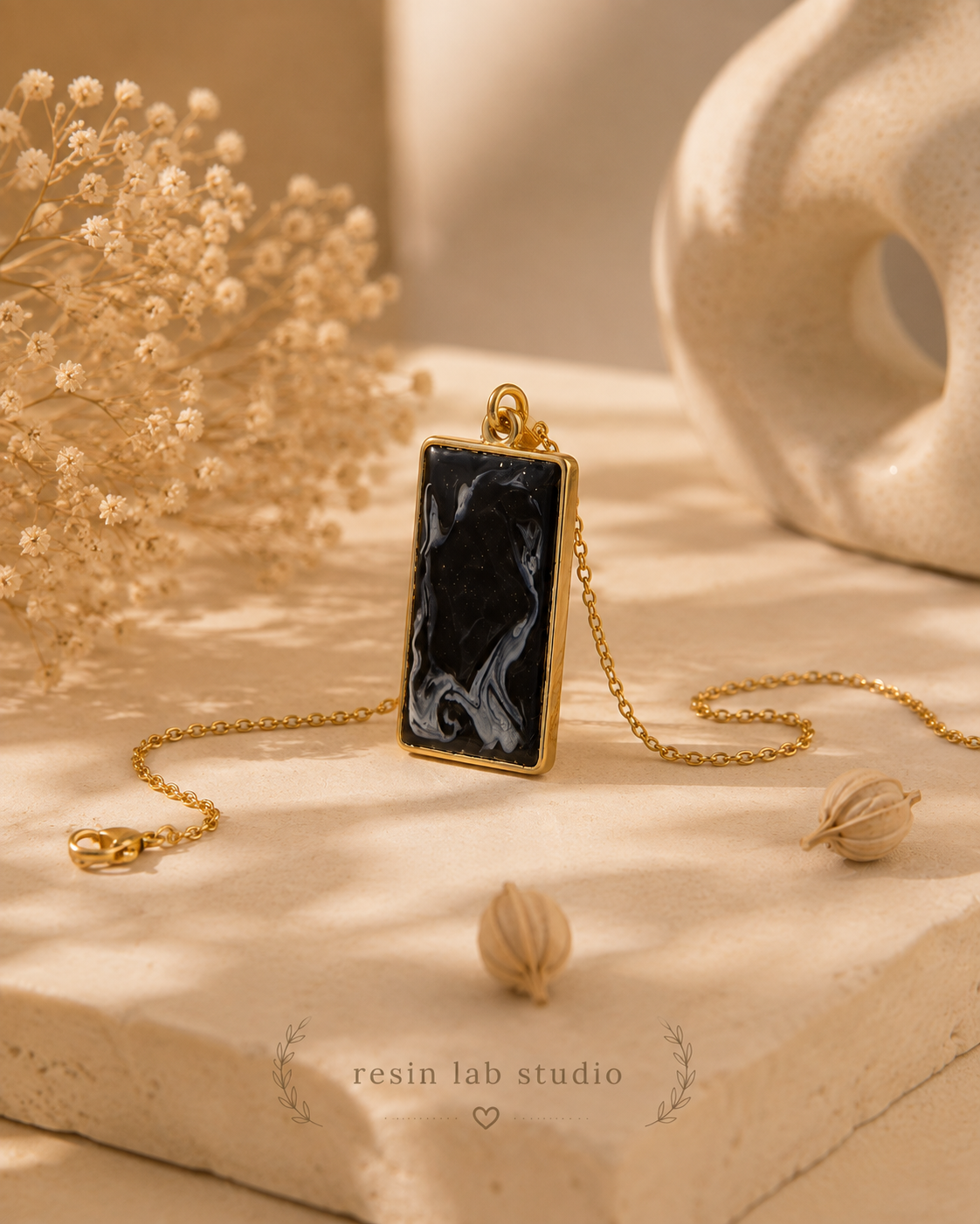 Pendentif Éclipse Noire – Édition Artisanale